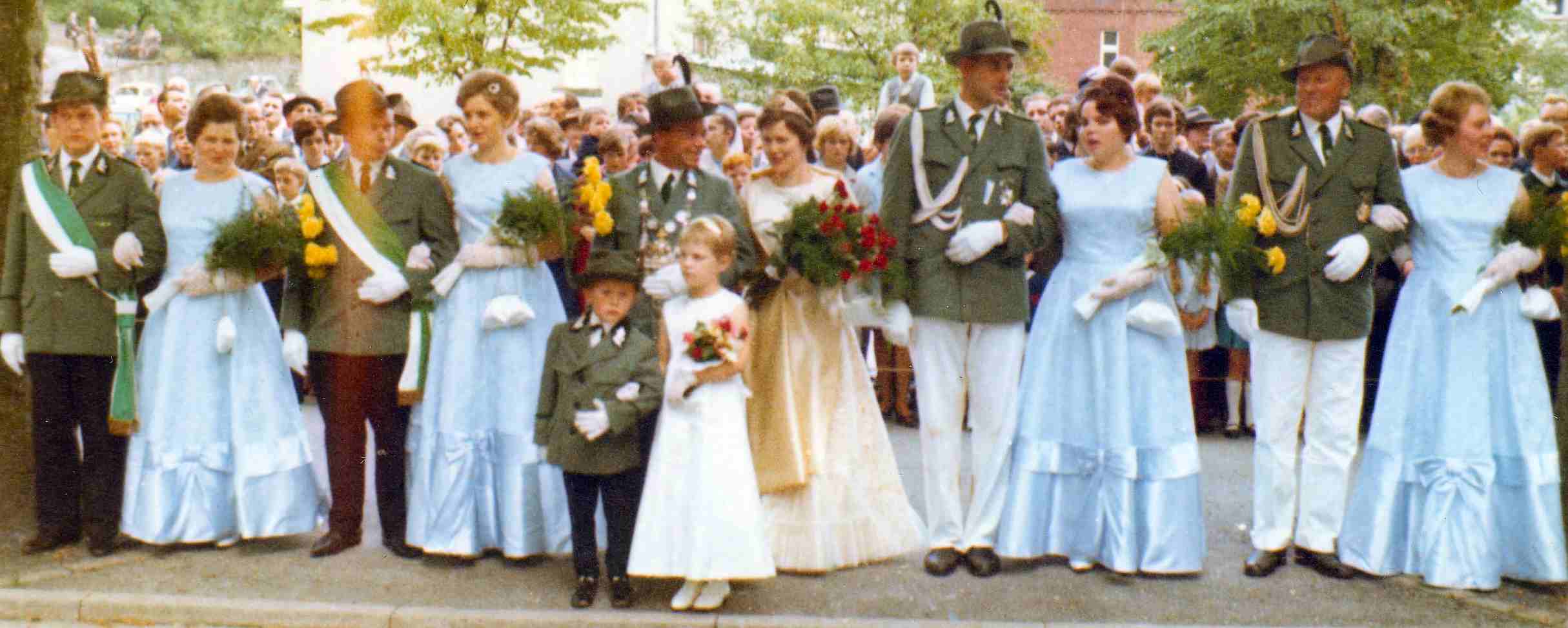 1966 Klahold mit Hofstaat Internt