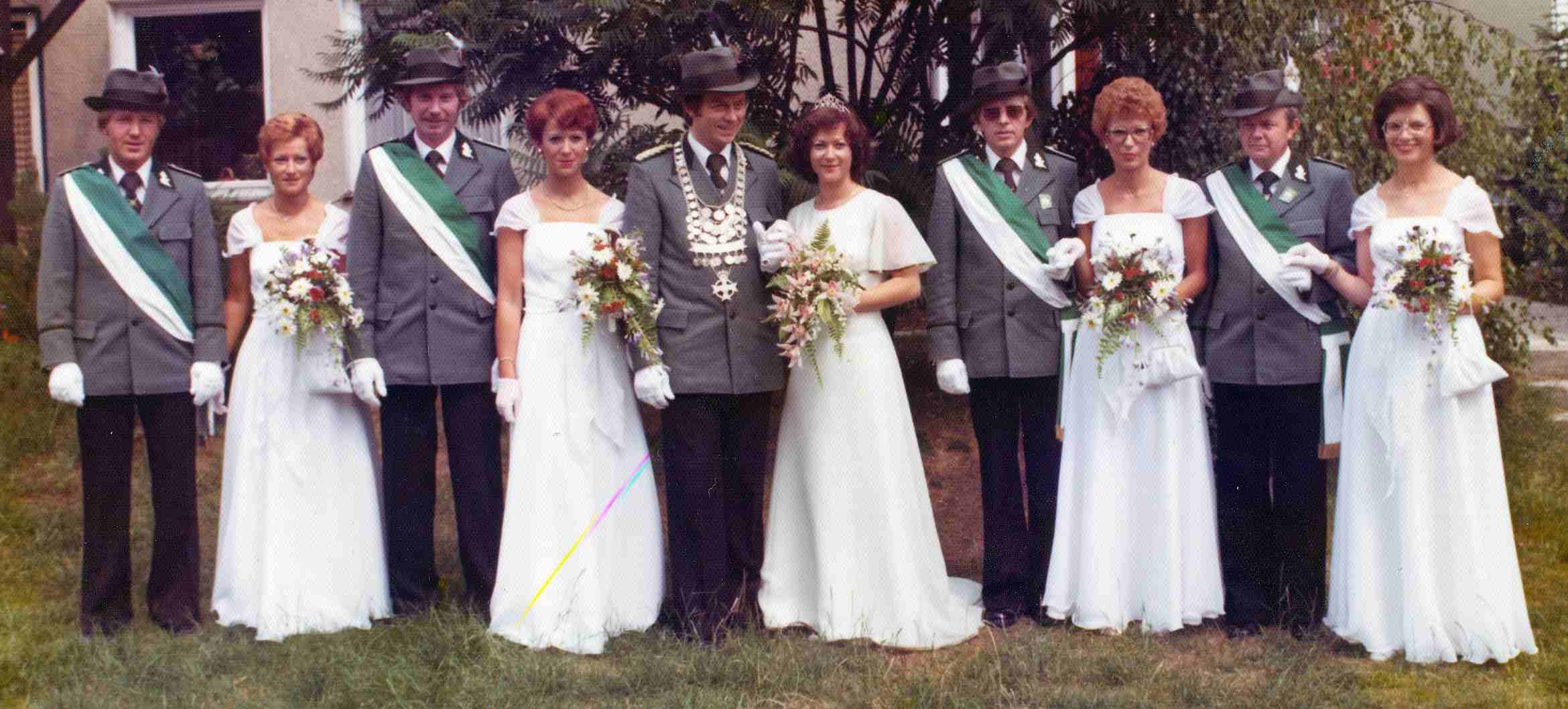 1976konigspaar u hofstaat Internet