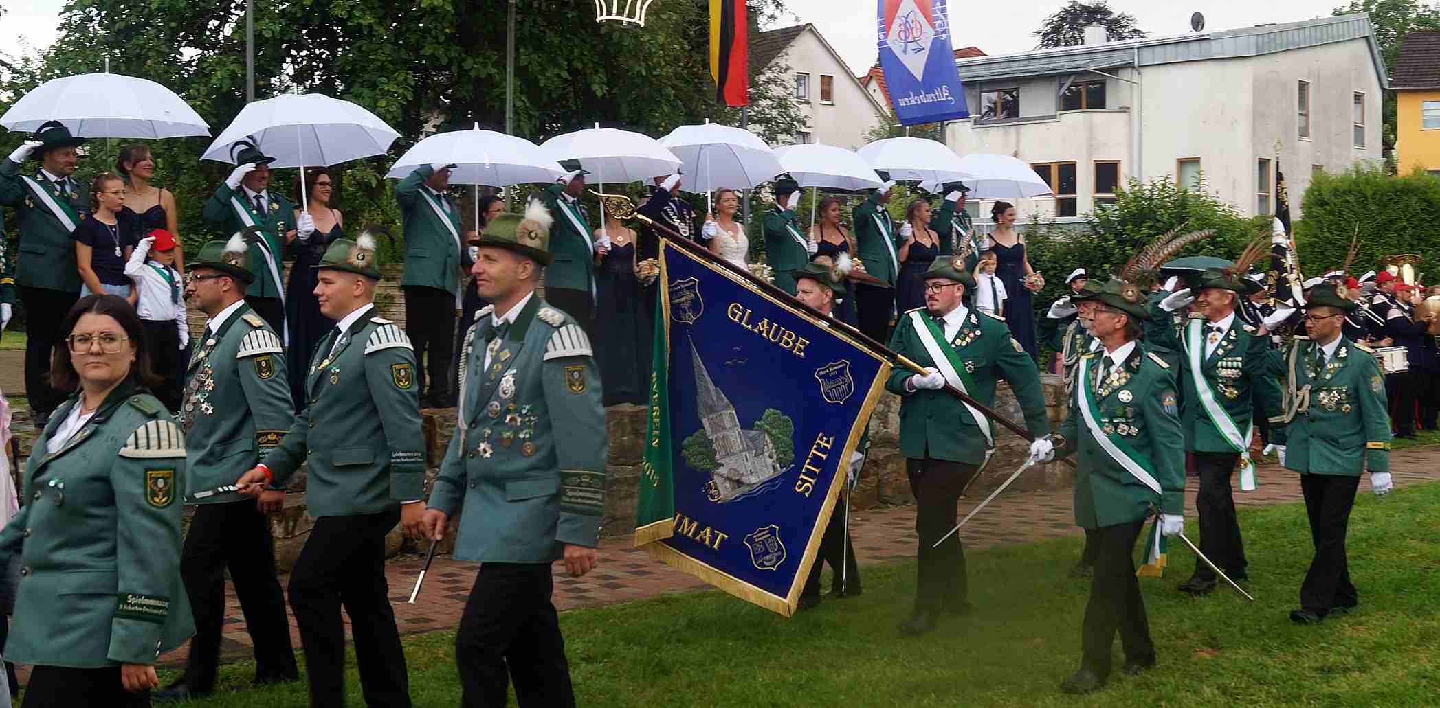 mo Vorbeimarsch Fahne Internt